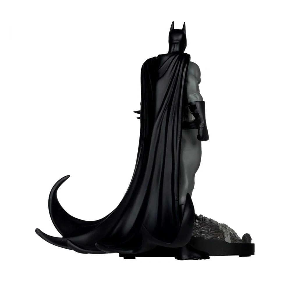 Batman by Bjorn Barends Black & White soška 18 cm