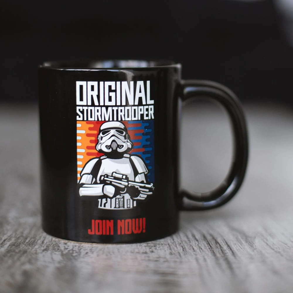 Original Stormtrooper – Hrnek Join Now Black 330 ml