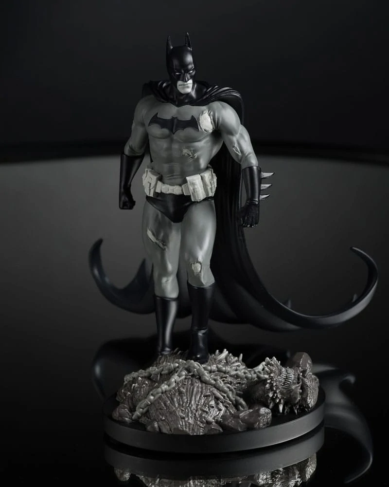Batman by Bjorn Barends Black & White soška 18 cm