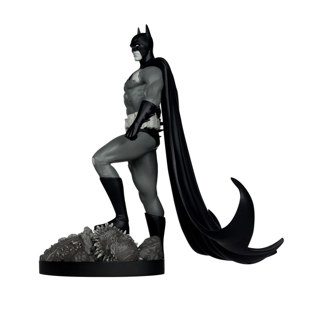 Batman by Bjorn Barends Black & White soška 18 cm
