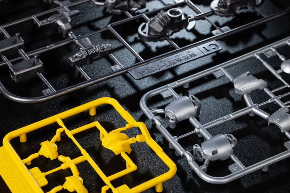 Model Transformers – Classic Bumblebee (Blokees Plastic Kit), 15 cm